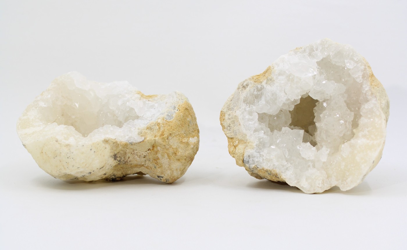Bergkristal geode 2 delen