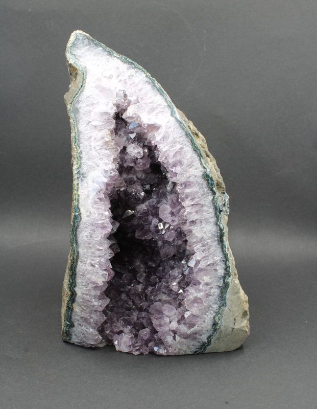 Amethist op standvlak - 2845 gram